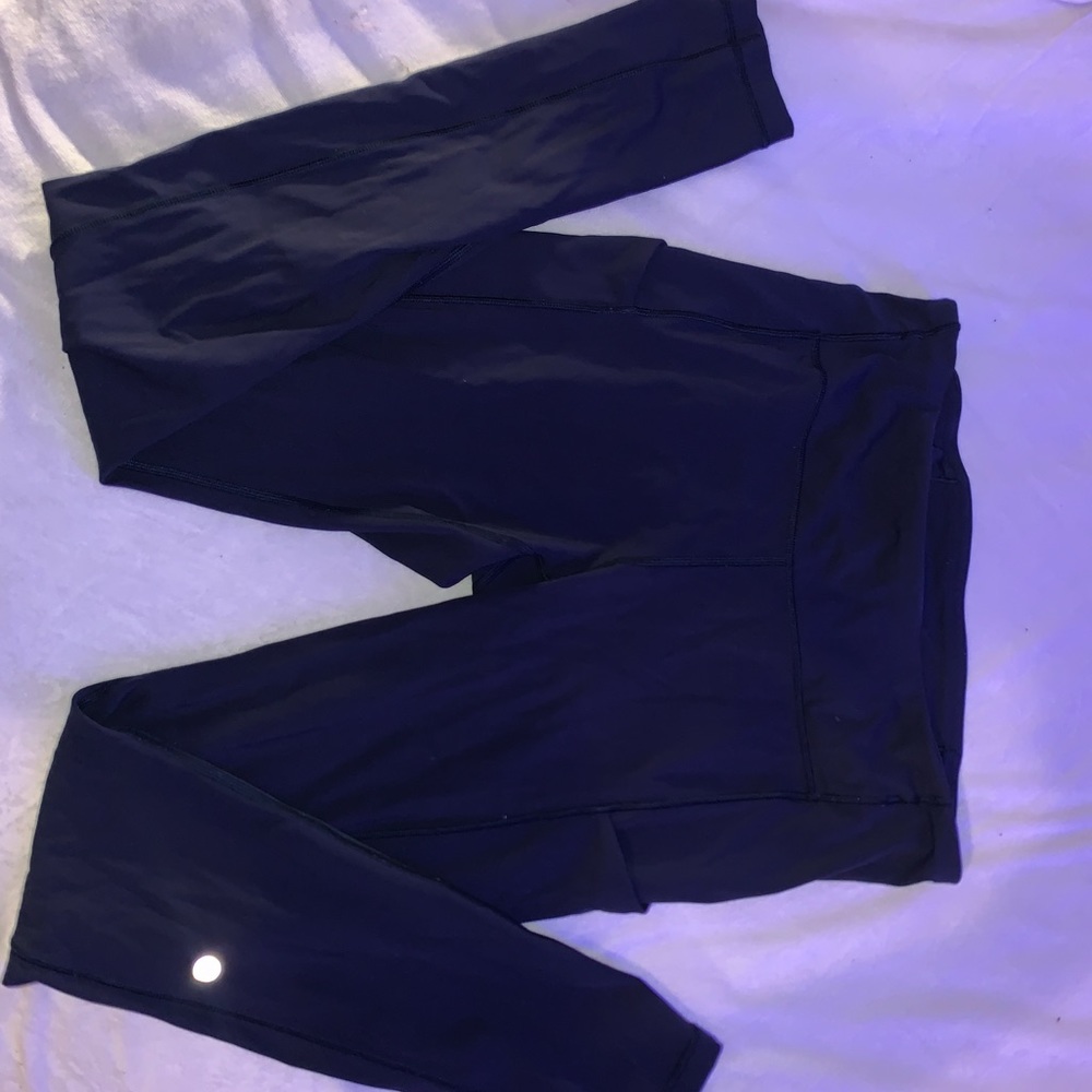 BLACK LULULEMON LEGGINGS SIZE: 6